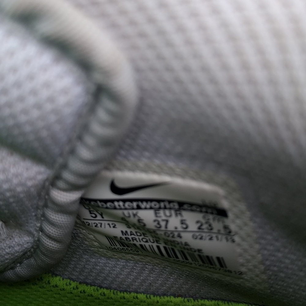 Nikes - Picture 5 of 7